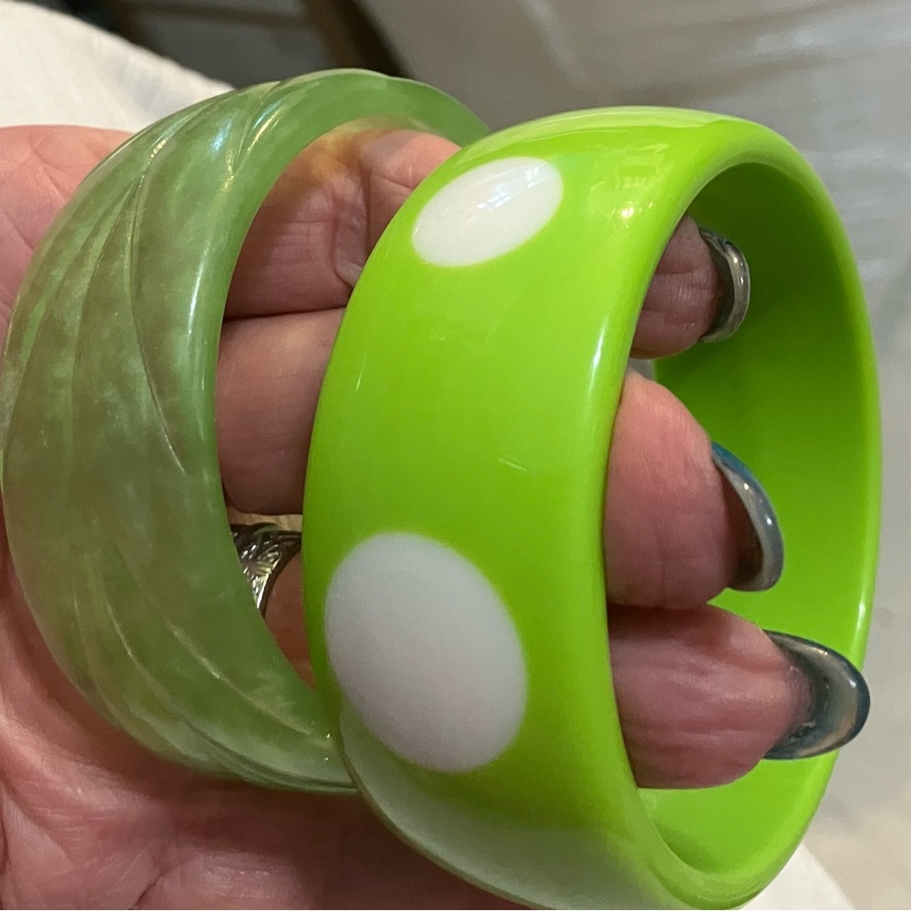 Lot 2 vintage lucite green bangle bracelets